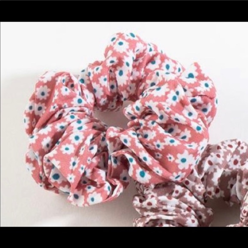 Pink floral francesca’s scrunchie - Picture 3 of 3